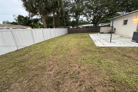 Villa ou maison à louer à Cooper City, Floride: 3 chambres, 129.23 m2 № 2351081 - photo 27