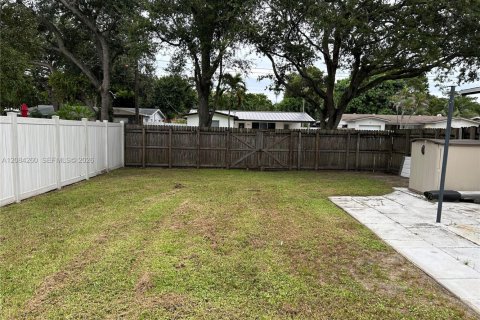 Villa ou maison à louer à Cooper City, Floride: 3 chambres, 129.23 m2 № 2351081 - photo 28