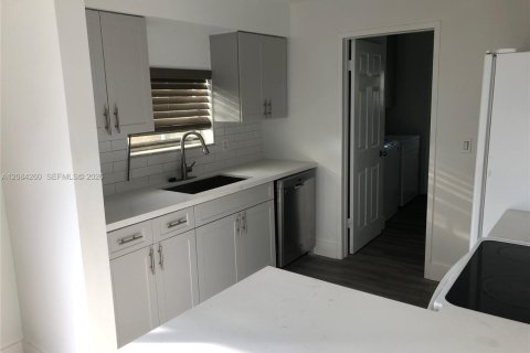 Villa ou maison à louer à Cooper City, Floride: 3 chambres, 129.23 m2 № 2351081 - photo 16
