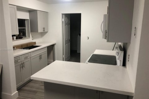 Villa ou maison à louer à Cooper City, Floride: 3 chambres, 129.23 m2 № 2351081 - photo 5