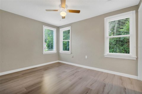 House in Mount Dora, Florida 2 bedrooms, 91.97 sq.m. № 1898684 - photo 12