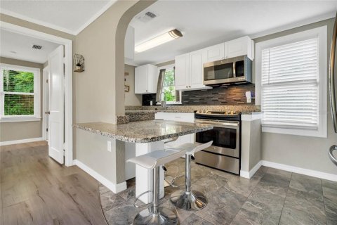 House in Mount Dora, Florida 2 bedrooms, 91.97 sq.m. № 1898684 - photo 9
