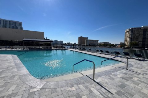 Купить кондоминиум в Халландейл-Бич, Флорида 2 спальни, 102.19м2, № 2005510 - фото 22