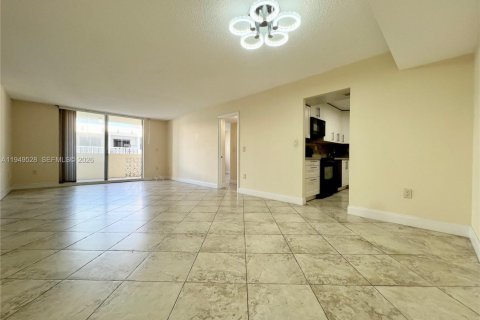 Купить кондоминиум в Халландейл-Бич, Флорида 2 спальни, 102.19м2, № 2005510 - фото 7