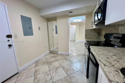 Купить кондоминиум в Халландейл-Бич, Флорида 2 спальни, 102.19м2, № 2005510 - фото 8