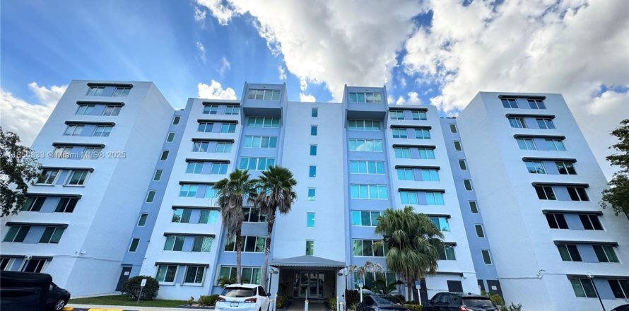 Condo in Miami, Florida, 3 bedrooms  № 1854973