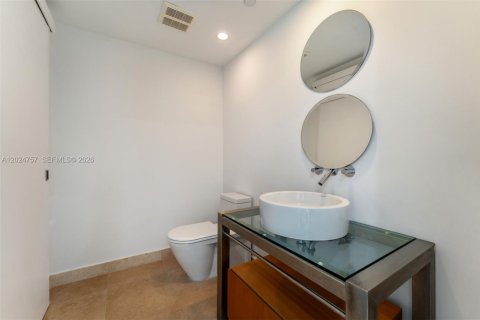 Condo in Miami Beach, Florida, 2 bedrooms  № 2176435 - photo 12