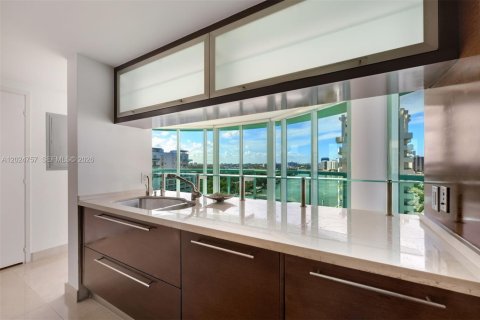 Condo in Miami Beach, Florida, 2 bedrooms  № 2176435 - photo 7