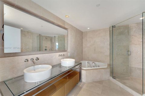 Condo in Miami Beach, Florida, 2 bedrooms  № 2176435 - photo 9