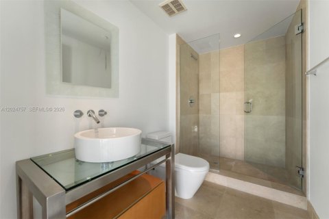 Condo in Miami Beach, Florida, 2 bedrooms  № 2176435 - photo 11
