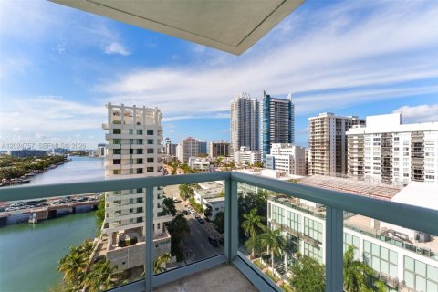 Condo in Miami Beach, Florida, 2 bedrooms  № 2176435 - photo 13