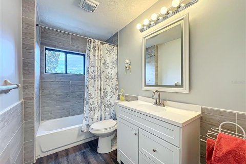 Casa en venta en Fruitland Park, Florida, 4 dormitorios, 229.47 m2 № 1899085 - foto 26