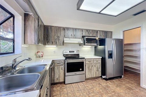 Casa en venta en Fruitland Park, Florida, 4 dormitorios, 229.47 m2 № 1899085 - foto 14