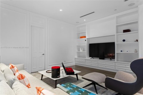 Casa en venta en Miami, Florida, 6 dormitorios, 828.78 m2 № 1698949 - foto 29