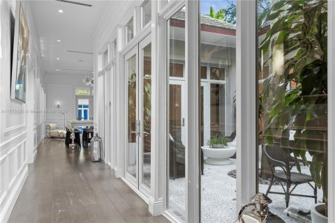 Casa en venta en Miami, Florida, 6 dormitorios, 828.78 m2 № 1698949 - foto 9