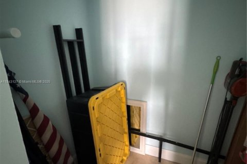 Condominio en alquiler en North Miami Beach, Florida, 2 dormitorios, 103.12 m2 № 2012896 - foto 23