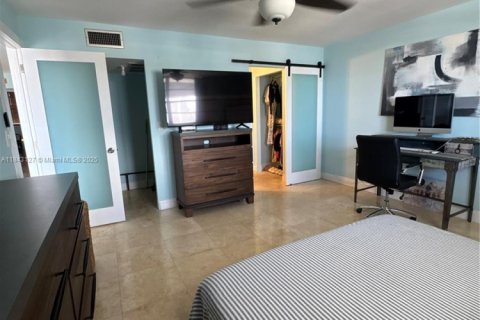 Condominio en alquiler en North Miami Beach, Florida, 2 dormitorios, 103.12 m2 № 2012896 - foto 22