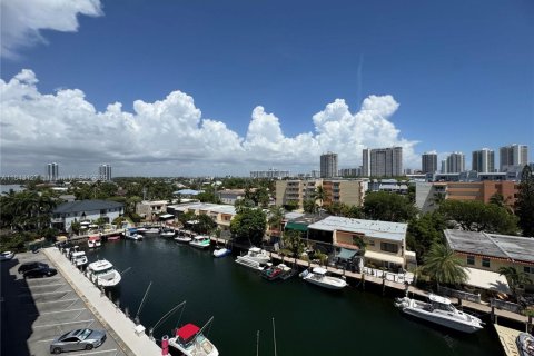 Condominio en alquiler en North Miami Beach, Florida, 2 dormitorios, 103.12 m2 № 2012896 - foto 29