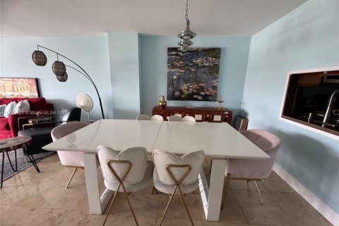 Condominio en alquiler en North Miami Beach, Florida, 2 dormitorios, 103.12 m2 № 2012896 - foto 18