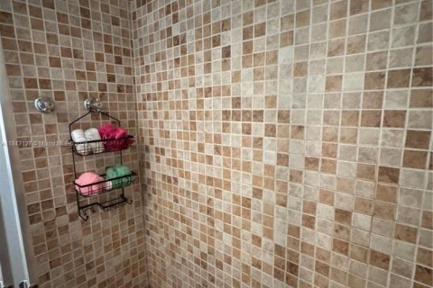 Condominio en alquiler en North Miami Beach, Florida, 2 dormitorios, 103.12 m2 № 2012896 - foto 8