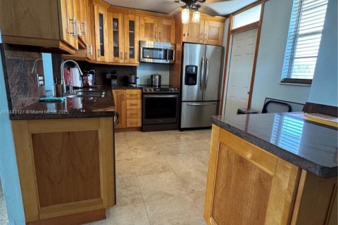 Condominio en alquiler en North Miami Beach, Florida, 2 dormitorios, 103.12 m2 № 2012896 - foto 9