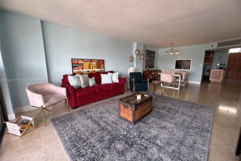 Condominio en alquiler en North Miami Beach, Florida, 2 dormitorios, 103.12 m2 № 2012896 - foto 17