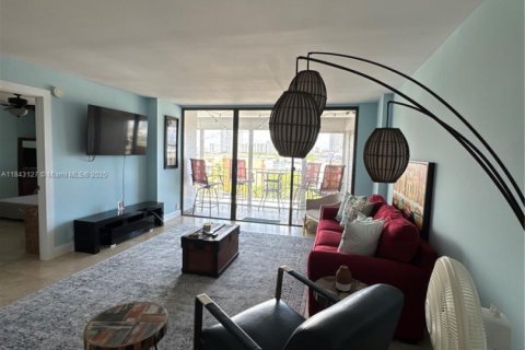 Condominio en alquiler en North Miami Beach, Florida, 2 dormitorios, 103.12 m2 № 2012896 - foto 16