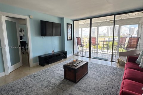 Condominio en alquiler en North Miami Beach, Florida, 2 dormitorios, 103.12 m2 № 2012896 - foto 20