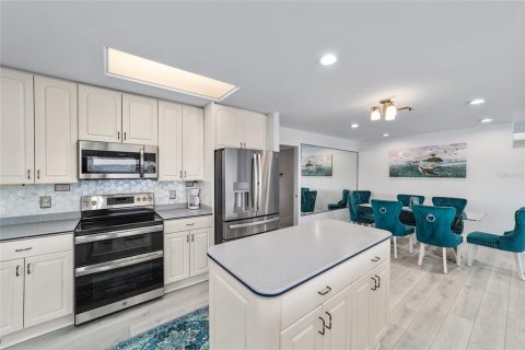 House in Crystal River, Florida 3 bedrooms, 206.24 sq.m. № 1574190 - photo 27