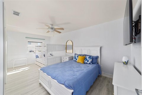 House in Crystal River, Florida 3 bedrooms, 206.24 sq.m. № 1574190 - photo 8