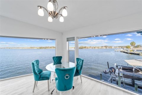 House in Crystal River, Florida 3 bedrooms, 206.24 sq.m. № 1574190 - photo 4