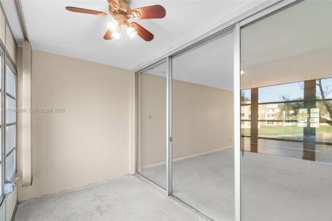Condo in Tamarac, Florida, 2 bedrooms  № 2030693 - photo 14