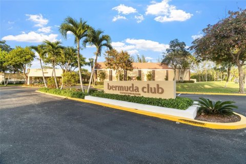 Condo in Tamarac, Florida, 2 bedrooms № 2030693