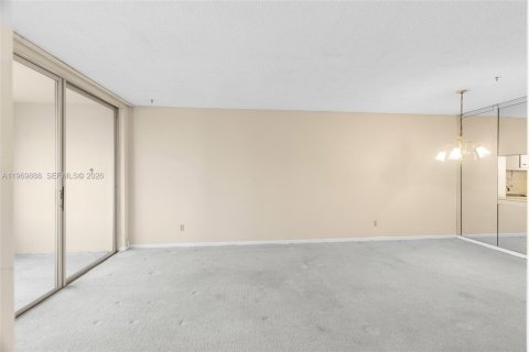 Condo in Tamarac, Florida, 2 bedrooms  № 2030693 - photo 11