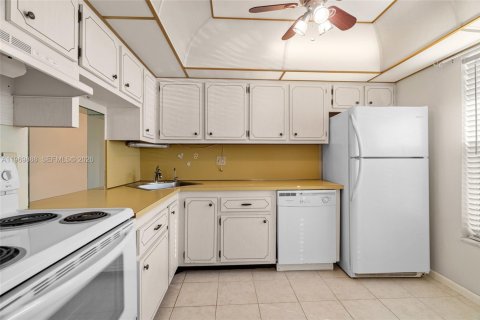 Condo in Tamarac, Florida, 2 bedrooms  № 2030693 - photo 7