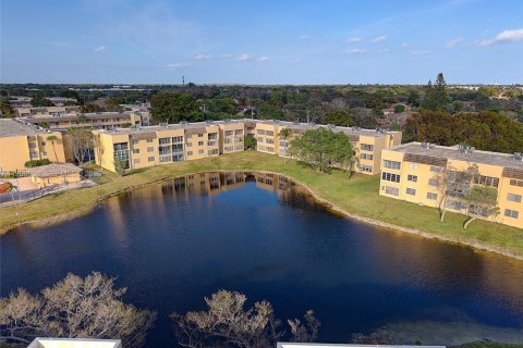 Condo in Tamarac, Florida, 2 bedrooms  № 2030693 - photo 30
