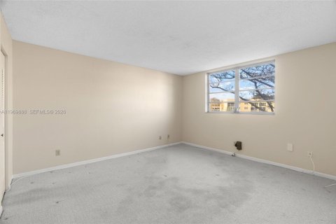 Condo in Tamarac, Florida, 2 bedrooms  № 2030693 - photo 18