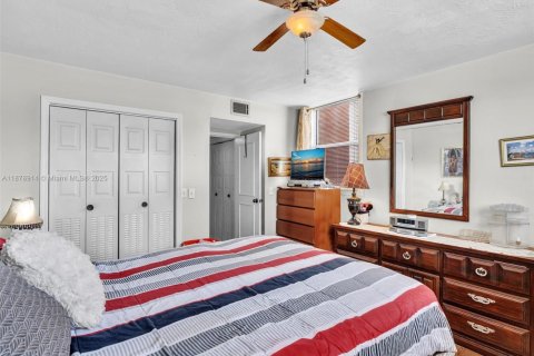 Condo in Lauderdale Lakes, Florida, 1 bedroom  № 1956011 - photo 18