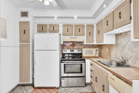 Condo in Lauderdale Lakes, Florida, 1 bedroom  № 1956011 - photo 8
