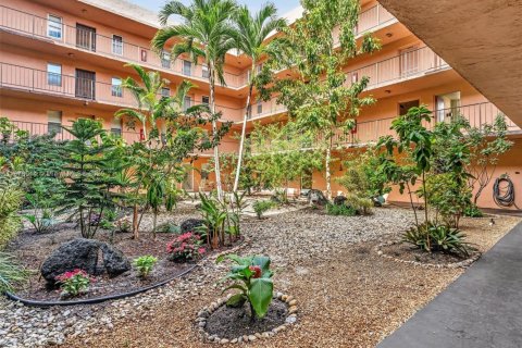 Condo in Lauderdale Lakes, Florida, 1 bedroom  № 1956011 - photo 20