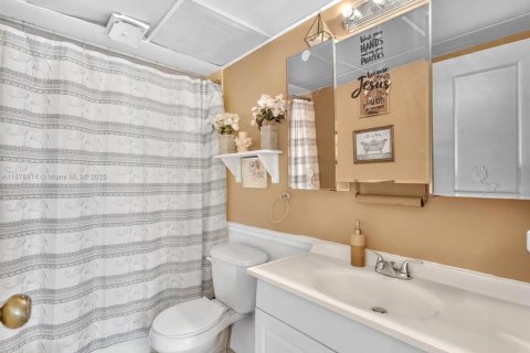 Condo in Lauderdale Lakes, Florida, 1 bedroom  № 1956011 - photo 14