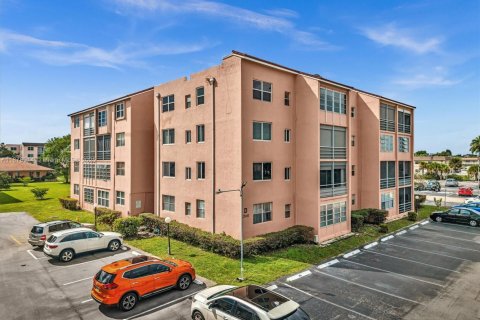 Condo in Lauderdale Lakes, Florida, 1 bedroom  № 1956011 - photo 1