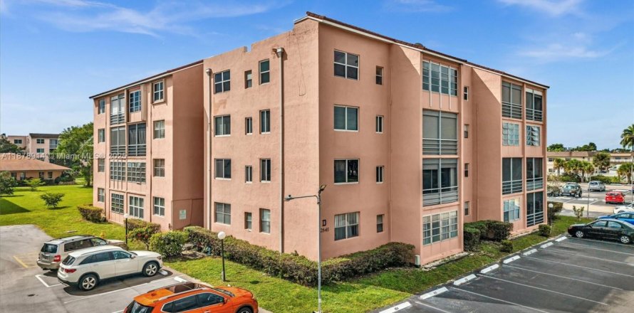 Condo in Lauderdale Lakes, Florida, 1 bedroom № 1956011