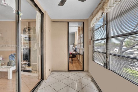 Condo in Lauderdale Lakes, Florida, 1 bedroom  № 1956011 - photo 12