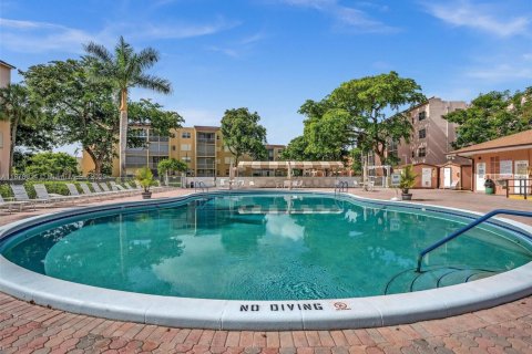Condo in Lauderdale Lakes, Florida, 1 bedroom  № 1956011 - photo 23