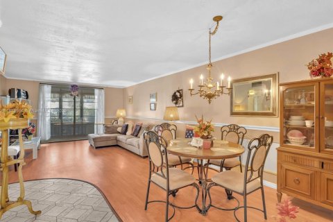 Condo in Lauderdale Lakes, Florida, 1 bedroom  № 1956011 - photo 3