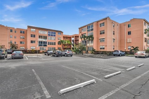 Condo in Lauderdale Lakes, Florida, 1 bedroom  № 1956011 - photo 21
