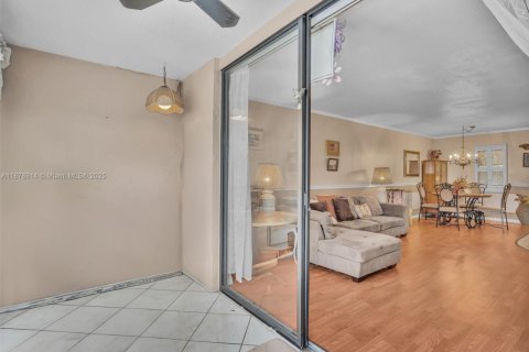 Condo in Lauderdale Lakes, Florida, 1 bedroom  № 1956011 - photo 13