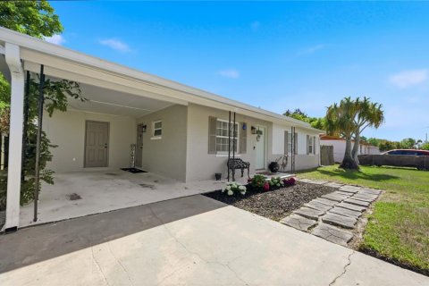 Casa en venta en Longwood, Florida, 3 dormitorios, 111.48 m2 № 2125005 - foto 1