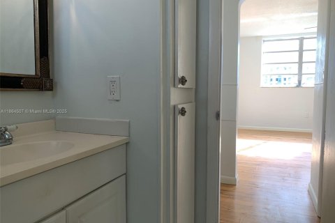 Condominio en venta en Aventura, Florida, 1 dormitorio, 71.35 m2 № 1892865 - foto 12
